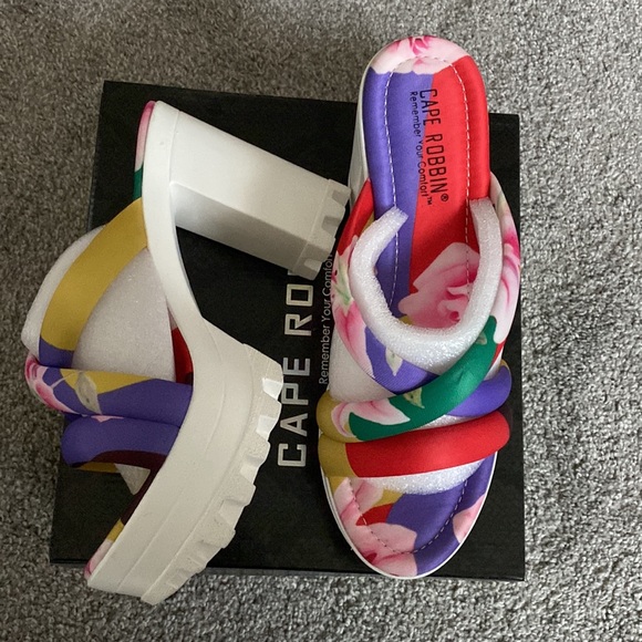 floral Print platforms - Picture 3 of 4